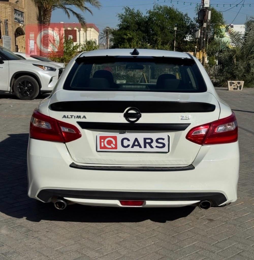 نيسان ألتيما